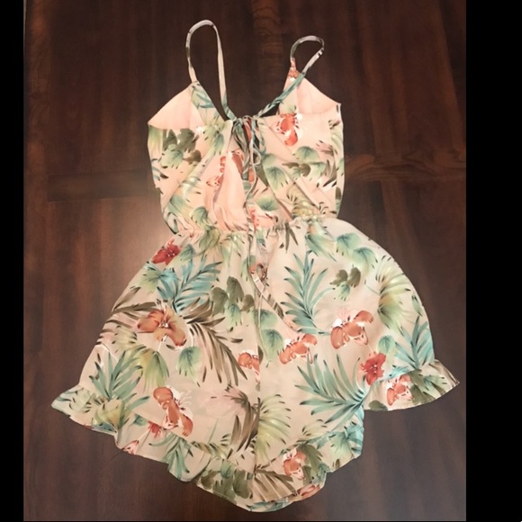 Revolve Floral romper size XS - Picture 2 of 4